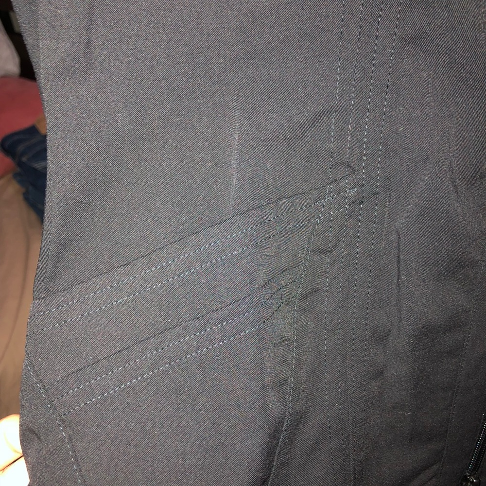 Black scrub jacket - Picture 3 of 6